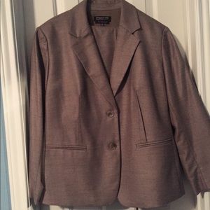 Jones New York 18w blazer in silky brown.